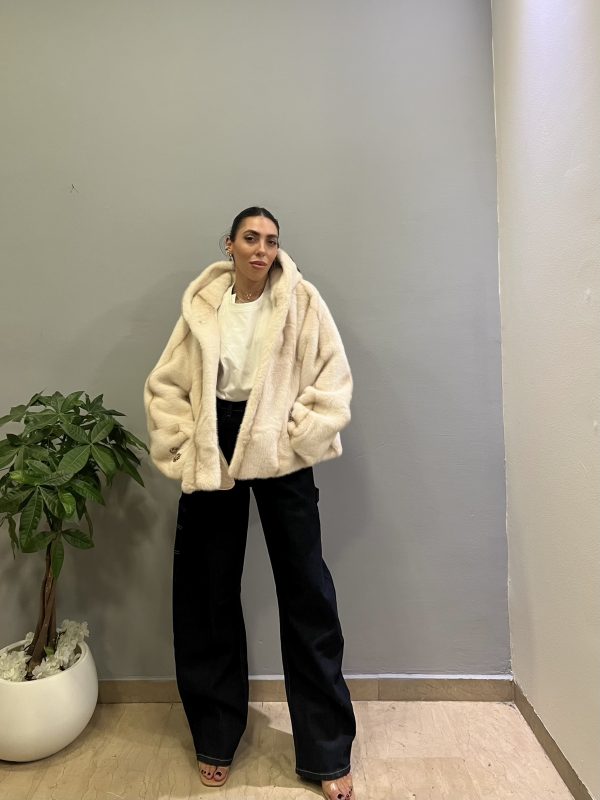 White muse fur
