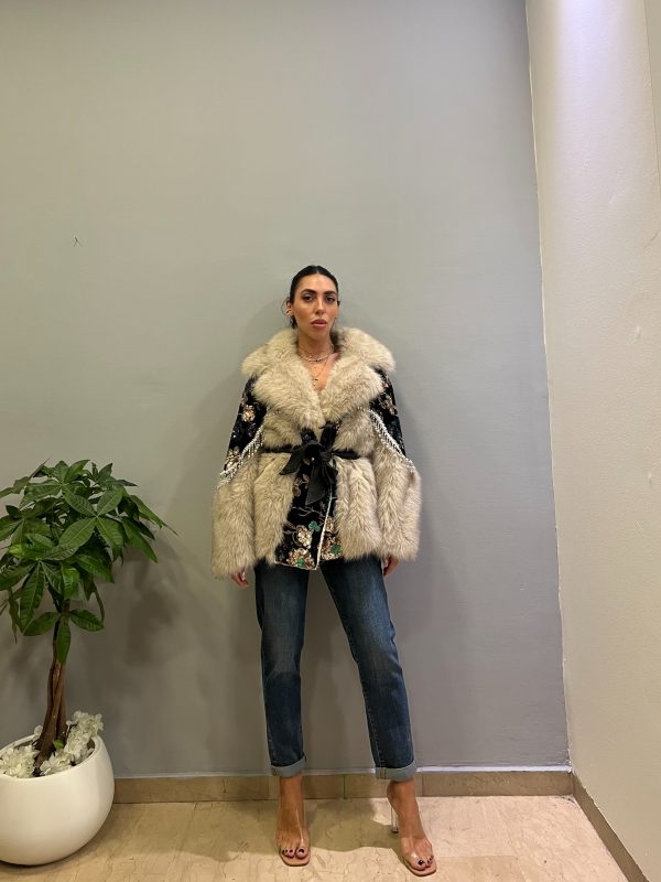 Celestian glow fur white
