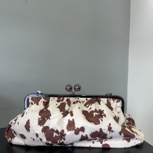 Silvia clutch bag