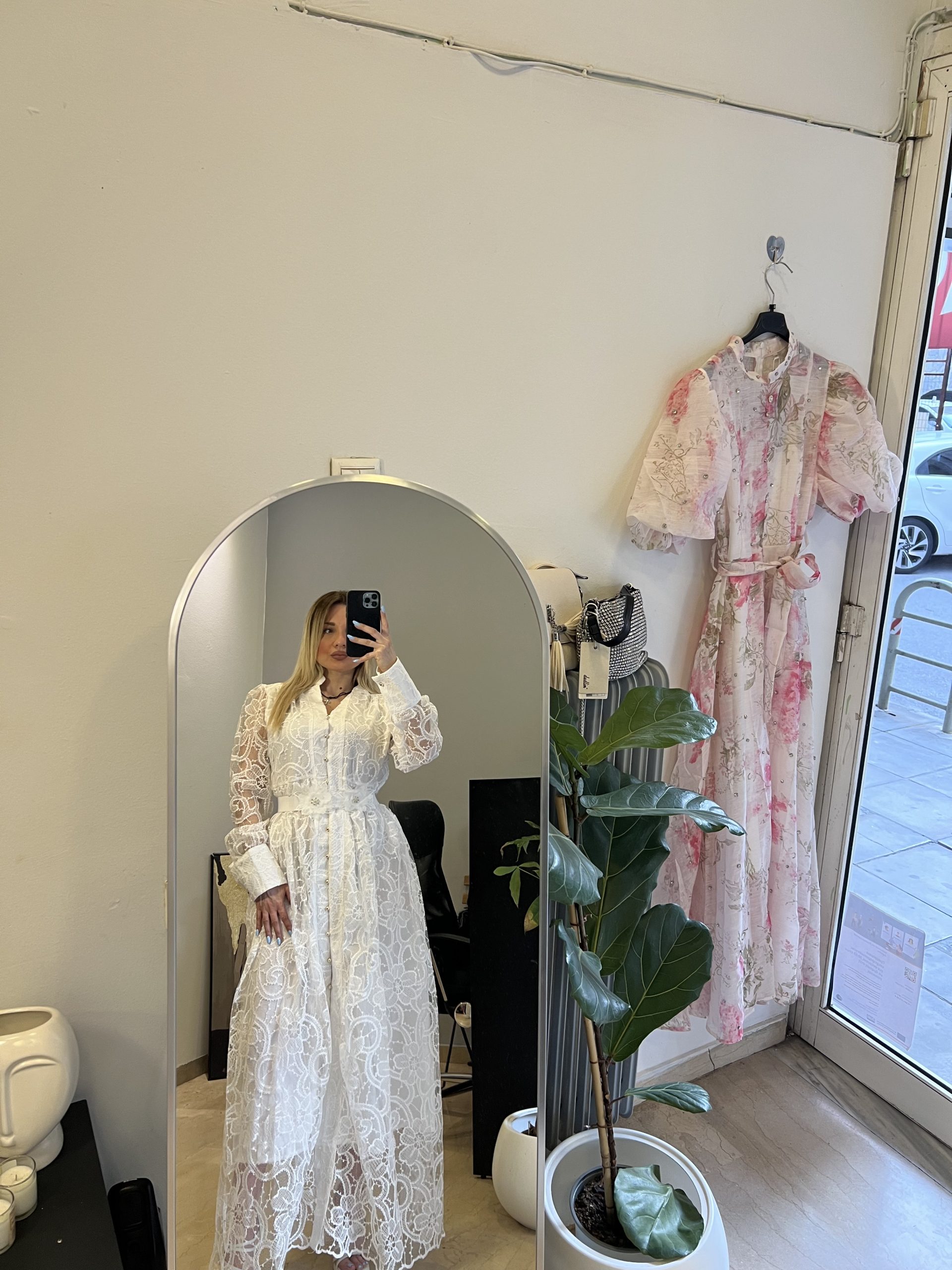 White dantela dress